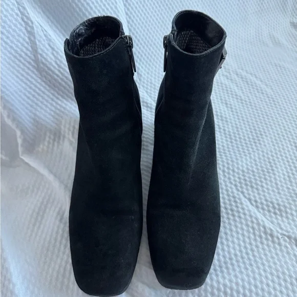 Aquatalia Royal Princess Kate Middleton Blue and Black Suede Leather Boots - Picture 5 of 10